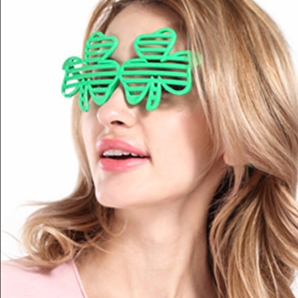 Green Shamrock Design St Patricks Day Glasses - Picture 3 of 8